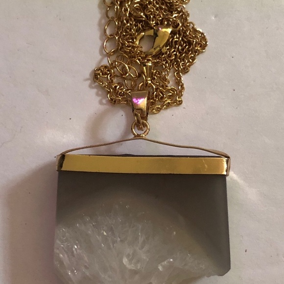 - Quartz Crystal Slice Pendant & Chain. NEW - Picture 2 of 3